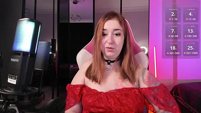 Snapshot of MissNyrra chatting on October 7, 11:00 am MissNyrra online show from October 7, 11:00 am