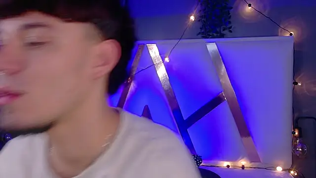 LiamThunder05  online show from November 21, 3:05 am