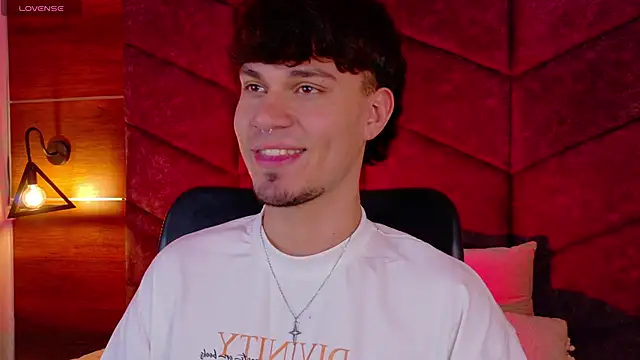 LiamThunder05  online show from November 29, 3:17 am