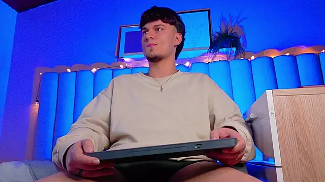 LiamThunder05  online show from November 8, 2:59 am