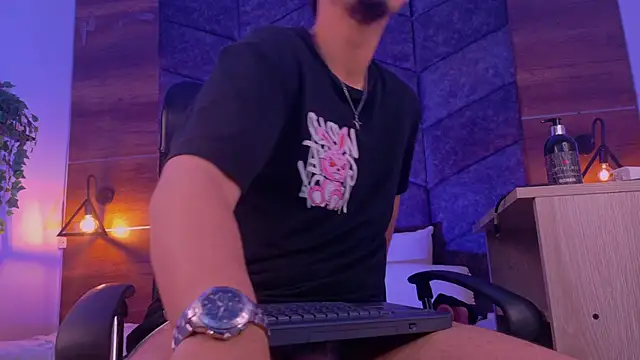 LiamThunder05  online show from November 12, 3:10 am