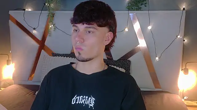 LiamThunder05  online show from December 4, 7:46 pm