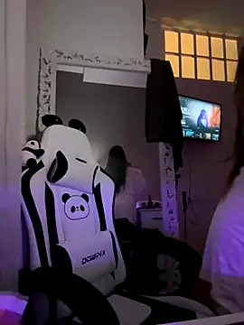 Snapshot of bebecita_x chatting on October 21, 7:35 pm bebecita x online show from October 21, 7:35 pm