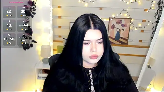 Mona Esty online show from February 6, 7:21 pm