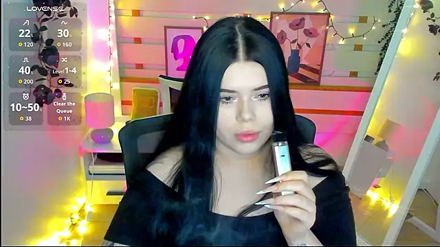 Mona Esty online show from February 18, 8:27 pm