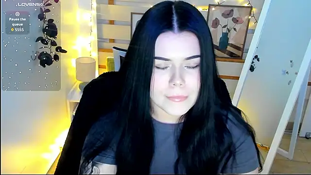 Mona Esty online show from February 8, 9:12 pm