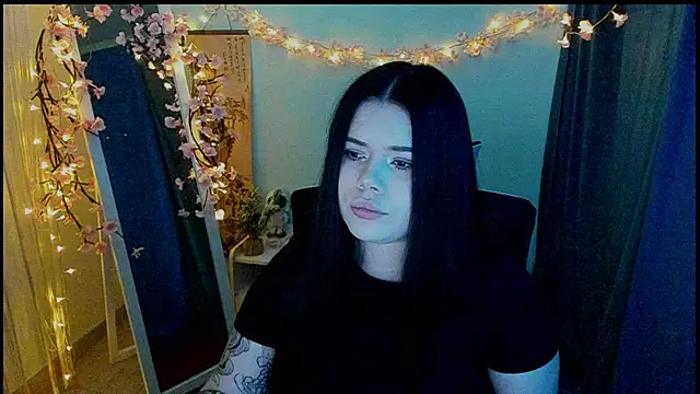 Mona Esty online show from March 4, 1:41 pm