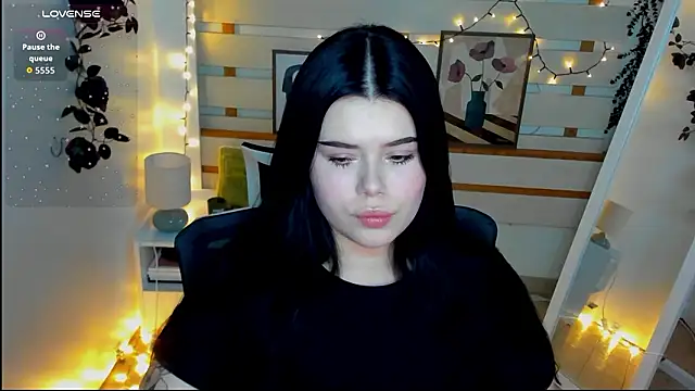 Mona Esty online show from February 19, 9:12 pm