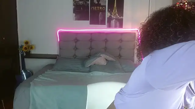 Snapshot of samara_roxx chatting on October 18, 2:57 am samara roxx online show from October 18, 2:57 am