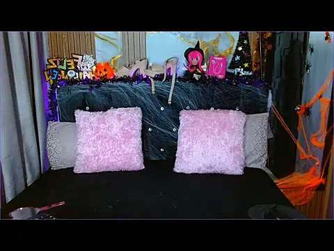 sthephylittle online show from October 25, 6:30 pm