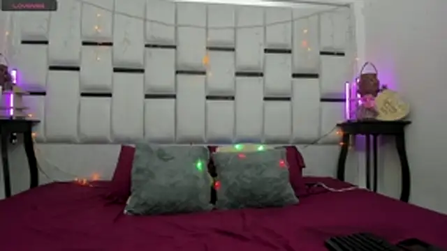 saaracoleman online show from December 5, 8:50 pm