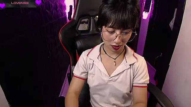Snapshot of lunarichy22 chatting on May 29, 7:53 pm lunarichy22 online show from May 29, 7:53 pm