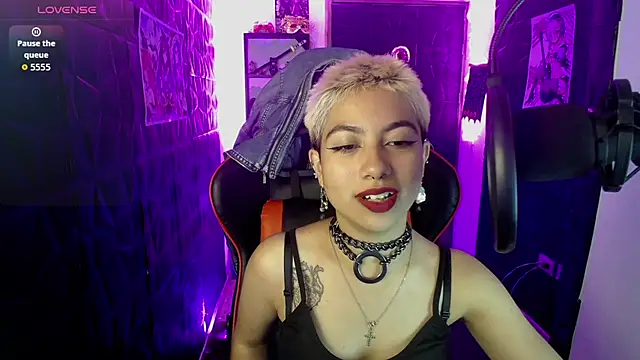 lunarichy22 online show from December 4, 9:03 pm