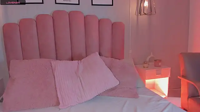 mara swan  online show from December 21, 3:25 pm