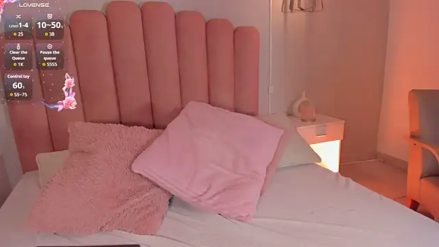 mara swan  online show from December 16, 7:29 pm