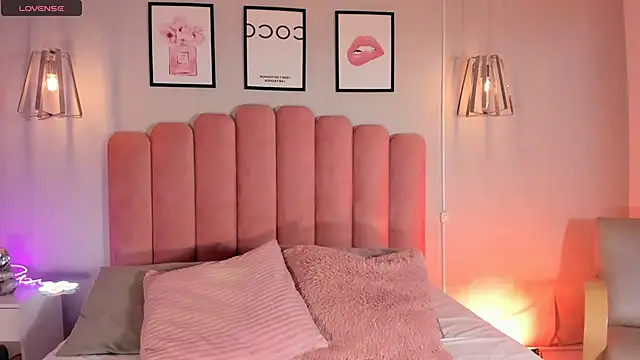 mara swan  online show from October 19, 3:48 pm