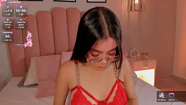 mara swan  online show from December 18, 7:18 pm