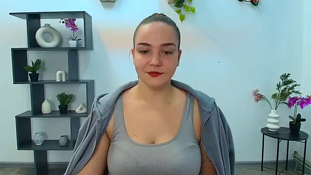 Snapshot of OliviaMontgommery chatting on October 6, 5:19 am OliviaMontgommery online show from October 6, 5:19 am