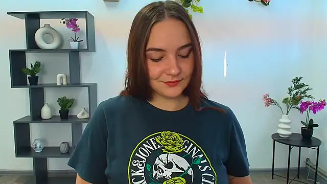Snapshot of OliviaMontgommery chatting on October 5, 5:31 am OliviaMontgommery online show from October 5, 5:31 am