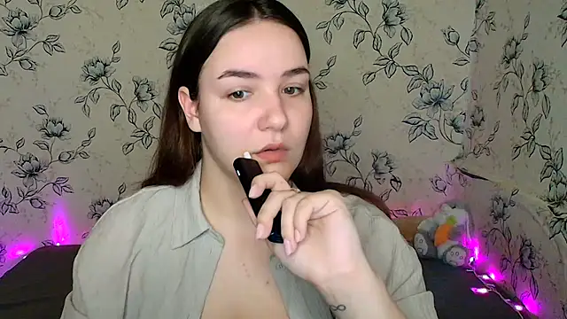 OliviaMontgommery online show from March 19, 1:00 pm