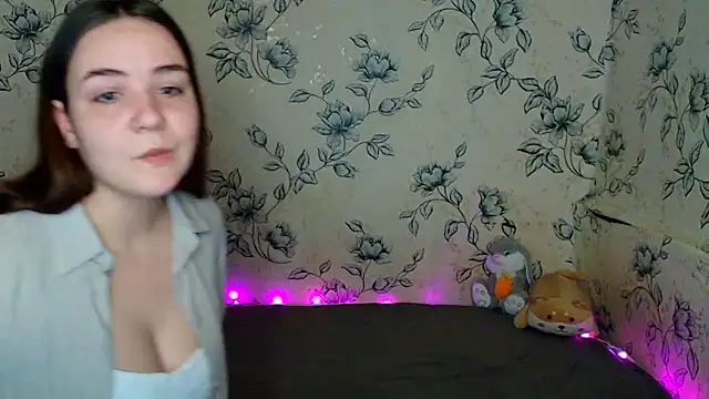 OliviaMontgommery online show from April 5, 7:15 am