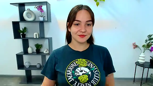 Snapshot of OliviaMontgommery chatting on October 17, 5:11 am OliviaMontgommery online show from October 17, 5:11 am