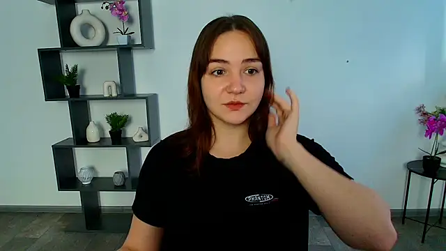 OliviaMontgommery online show from November 18, 6:17 am