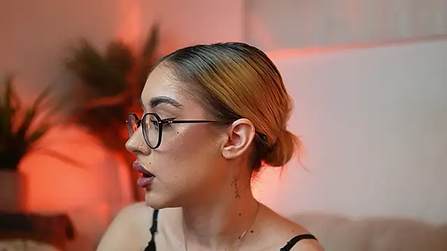 AileenKiss online show from March 18, 8:53 pm