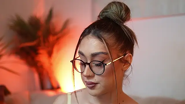 AileenKiss online show from April 2, 8:15 pm