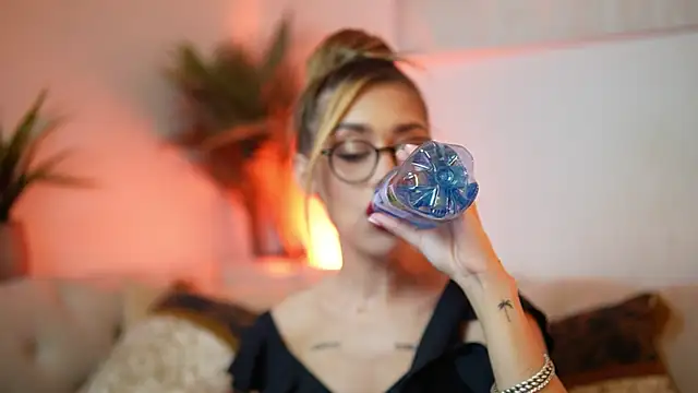 AileenKiss online show from December 2, 8:10 pm