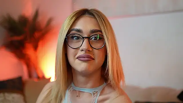 AileenKiss online show from February 8, 9:56 pm