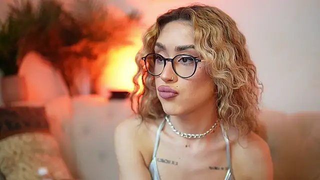 Snapshot of AileenKiss chatting on July 12, 8:09 pm AileenKiss online show from July 12, 8:09 pm