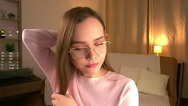 SweetSaraPie online show from April 15, 6:12 pm