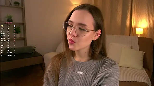 SweetSaraPie online show from April 3, 6:25 pm