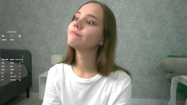 Snapshot of SweetSaraPie chatting on October 5, 7:04 pm SweetSaraPie online show from October 5, 7:04 pm