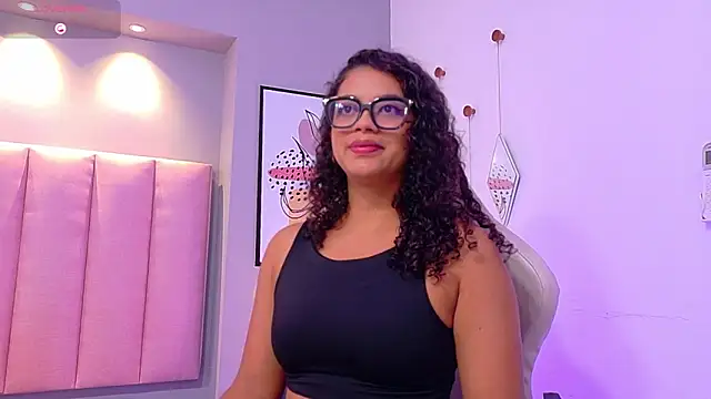 Snapshot of CamilaLevy chatting on November 6, 12:09 pm CamilaLevy online show from November 6, 12:09 pm