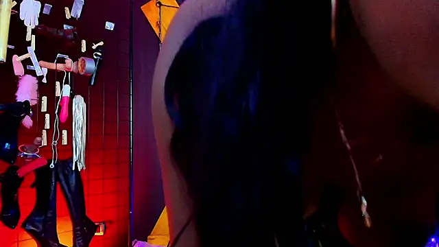 Snapshot of MrKiara_Queen_BDSM_ chatting on October 6, 1:01 pm MrKiara Queen BDSM online show from October 6, 1:01 pm