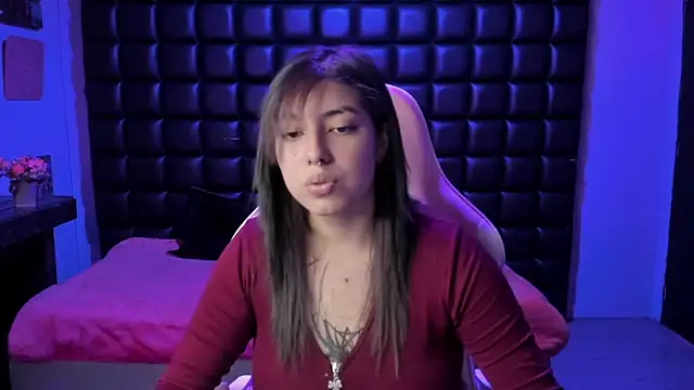 Violetta Swett  online show from November 29, 1:22 pm