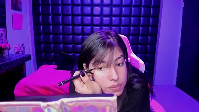 Violetta Swett  online show from December 1, 12:39 pm