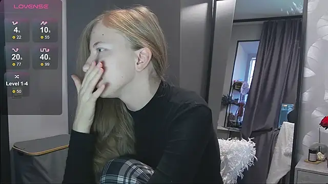 Snapshot of yuki_bloom chatting on October 23, 8:35 am yuki bloom online show from October 23, 8:35 am