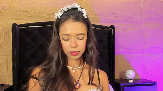 naomi hill1 online show from December 4, 10:20 pm