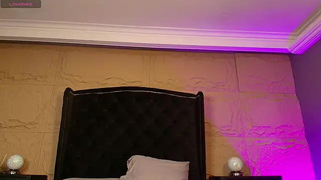 Snapshot of naomi_hill1 chatting on October 10, 9:04 pm naomi hill1 online show from October 10, 9:04 pm