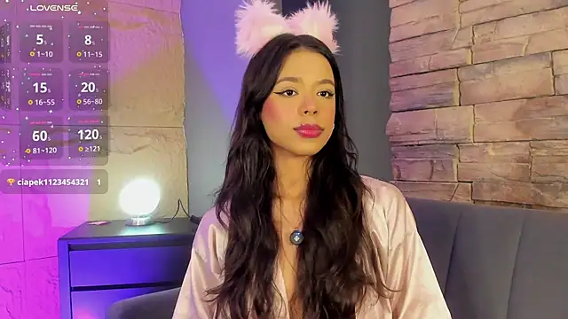 naomi hill1 online show from November 10, 10:15 pm