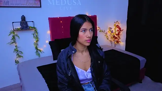 Snapshot of alejamedusa chatting on October 7, 11:33 am alejamedusa online show from October 7, 11:33 am