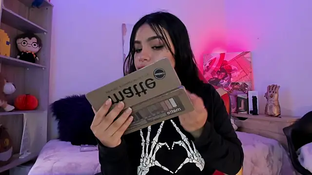 Snapshot of emma_soffia chatting on November 11, 6:03 pm emma soffia online show from November 11, 6:03 pm