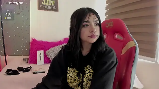 emma soffia online show from April 10, 8:05 pm