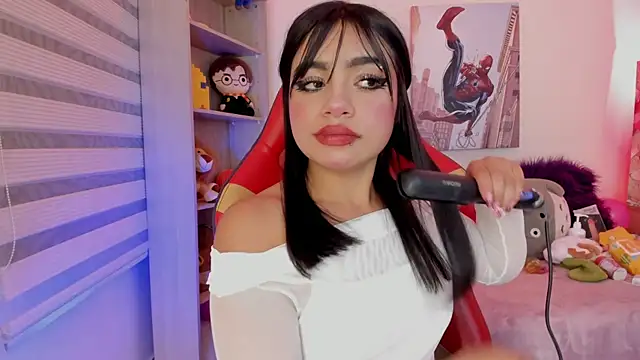 Snapshot of emma_soffia chatting on December 18, 1:22 am emma soffia online show from December 18, 1:22 am