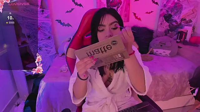 Snapshot of emma_soffia chatting on October 25, 2:07 pm emma soffia online show from October 25, 2:07 pm