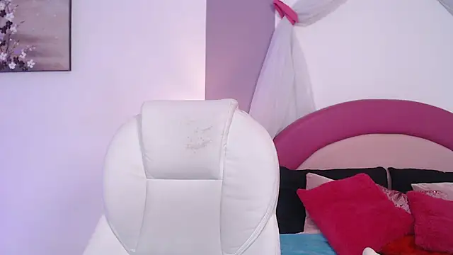 Suzy1  online show from April 30, 7:32 pm