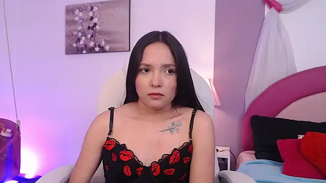 Suzy1  online show from April 15, 7:29 pm